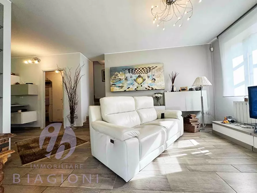 Immagine 8 di Villetta a schiera in vendita  a Camaiore