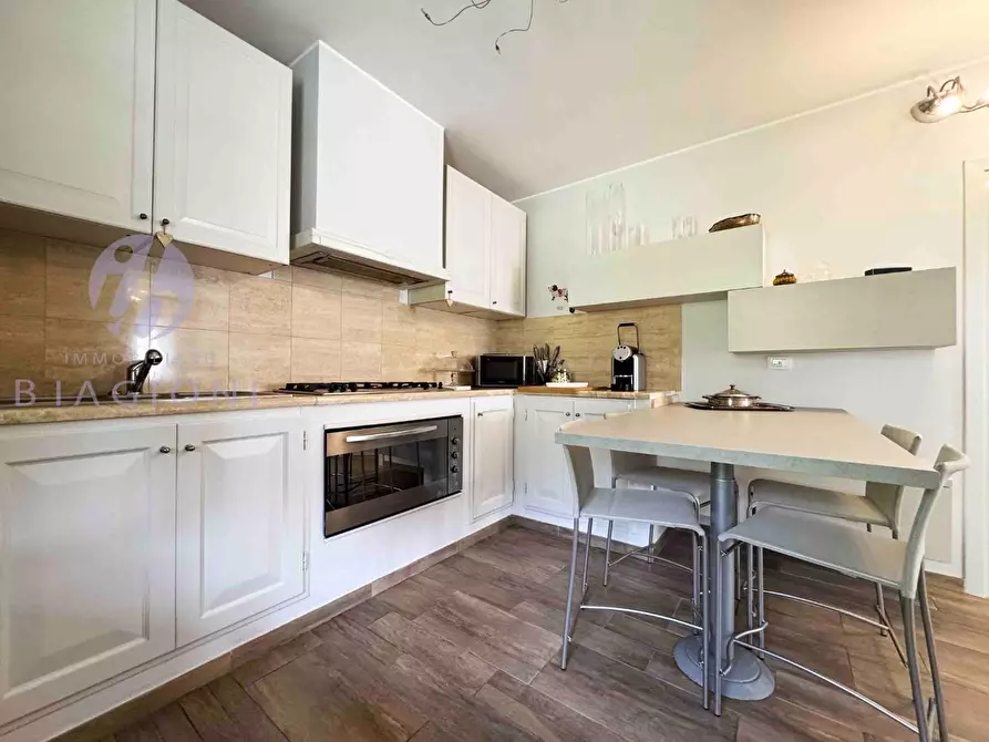 Immagine 13 di Villetta a schiera in vendita  a Camaiore