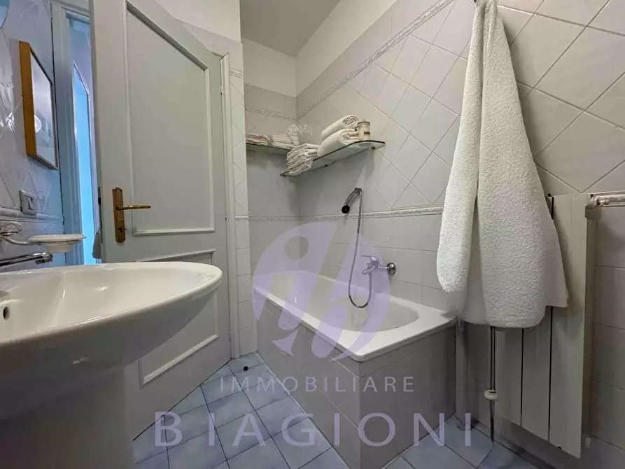 Immagine 34 di Villetta a schiera in vendita  a Camaiore