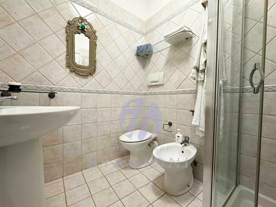 Immagine 36 di Villetta a schiera in vendita  a Camaiore