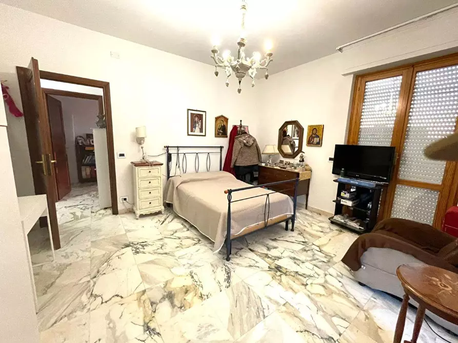 Immagine 9 di Mansarda in vendita  a Massa