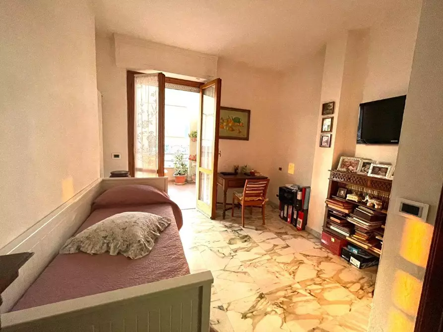 Immagine 11 di Mansarda in vendita  a Massa