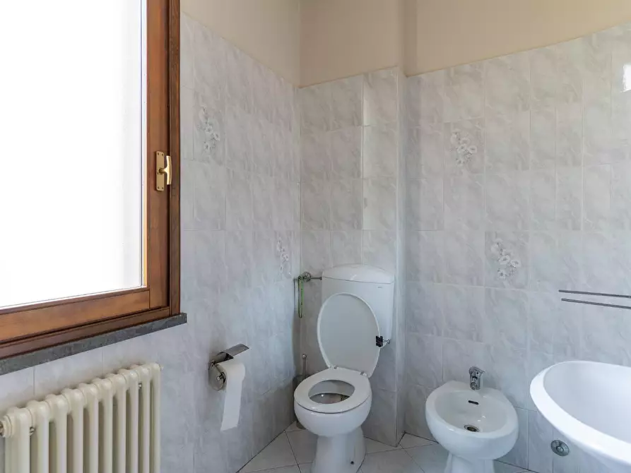 Immagine 8 di Negozio in affitto  a Empoli