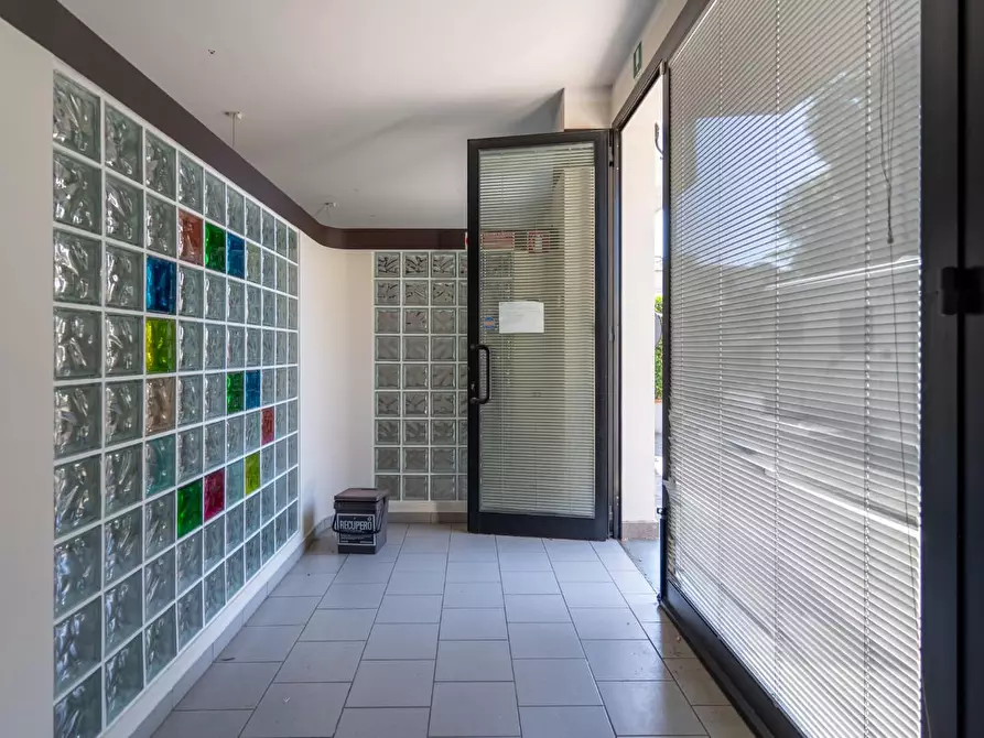 Immagine 6 di Negozio in affitto  a Empoli