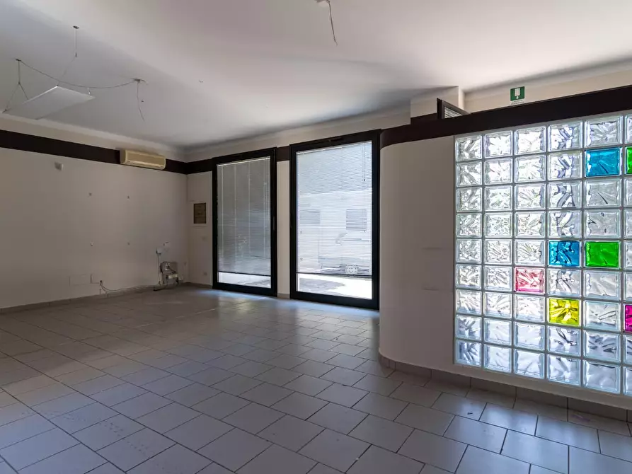 Immagine 3 di Negozio in affitto  a Empoli