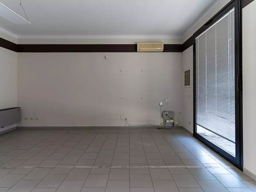Immagine 5 di Negozio in affitto  a Empoli
