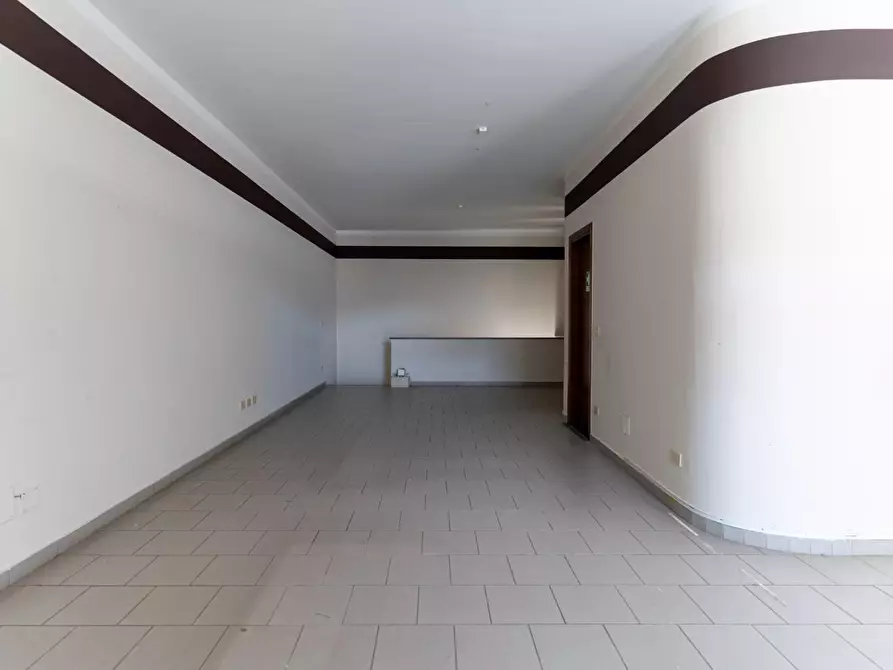 Immagine 4 di Negozio in affitto  a Empoli