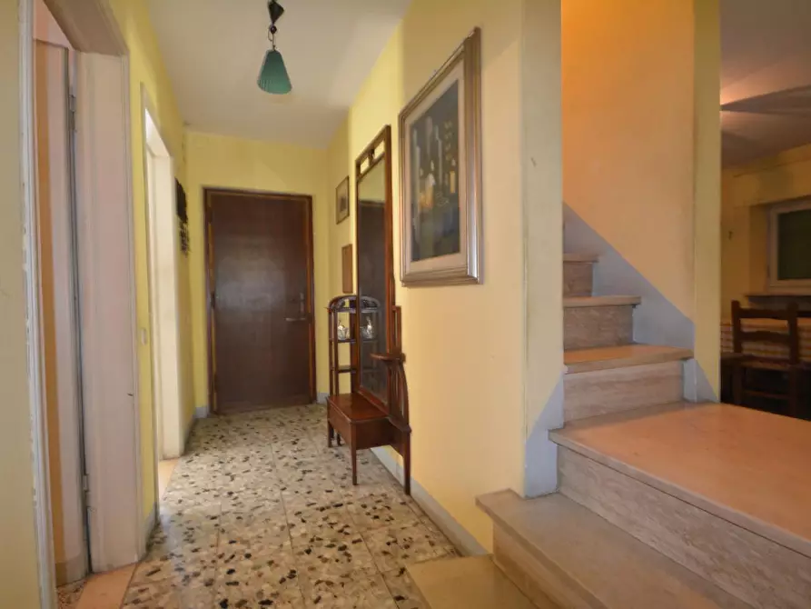 Immagine 27 di Villa in vendita  a Lucca
