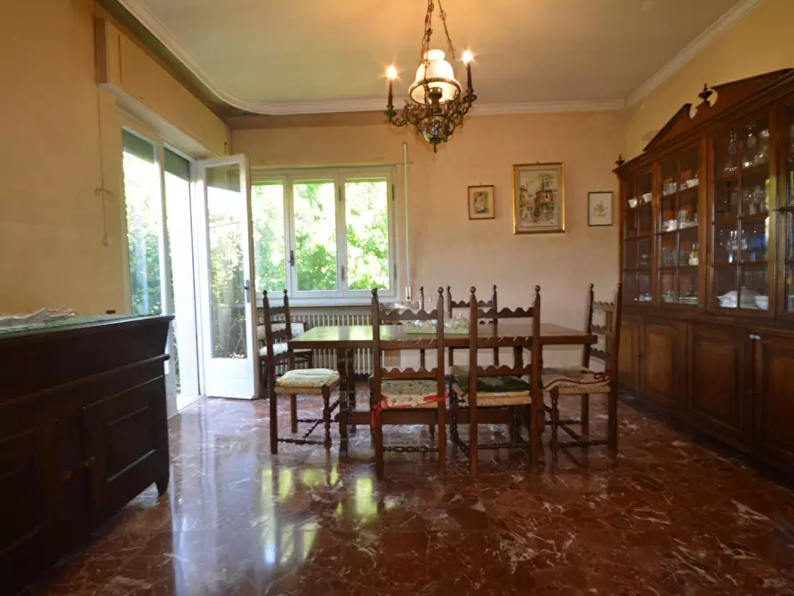 Immagine 3 di Villa in vendita  a Lucca