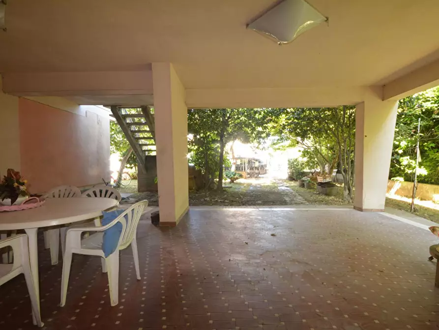 Immagine 18 di Villa in vendita  a Lucca