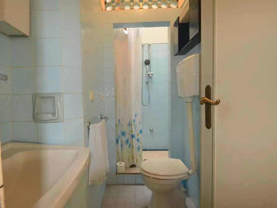 Immagine 12 di Villa in vendita  a Lucca