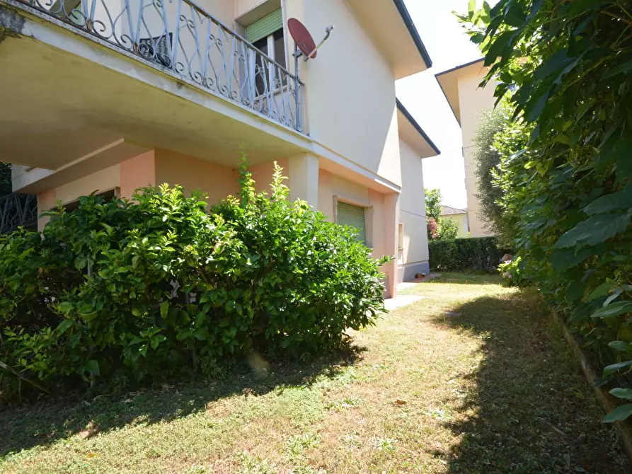 Immagine 28 di Villa in vendita  a Lucca