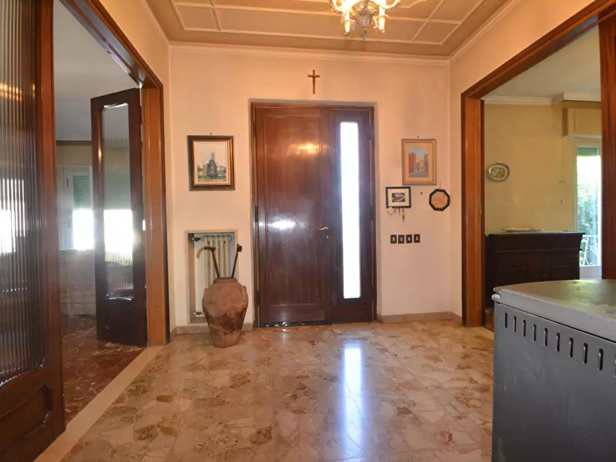 Immagine 4 di Villa in vendita  a Lucca