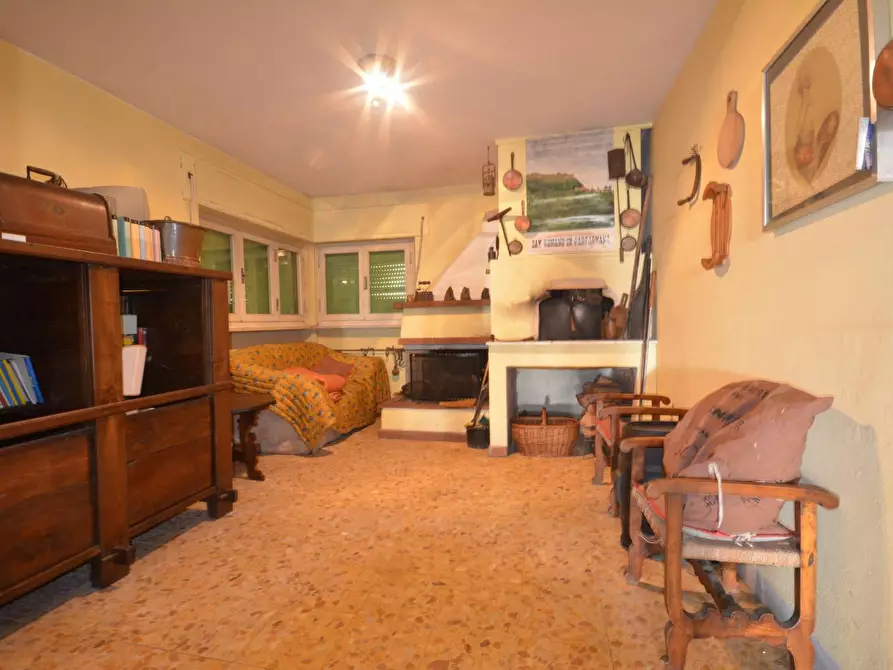 Immagine 21 di Villa in vendita  a Lucca