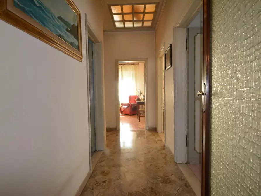 Immagine 9 di Villa in vendita  a Lucca