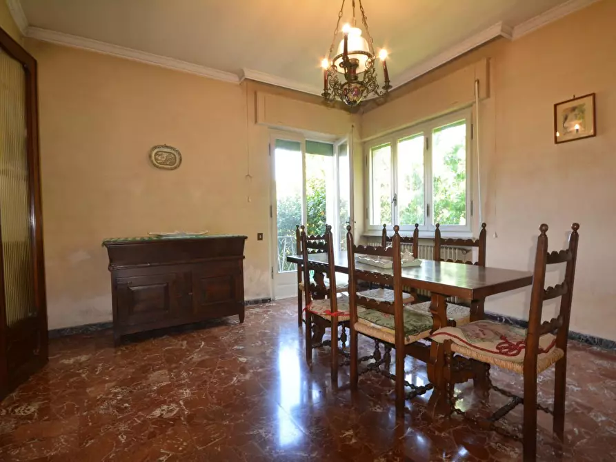 Immagine 2 di Villa in vendita  a Lucca