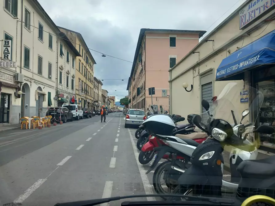 Immagine 4 di Locale commerciale in vendita  a Livorno