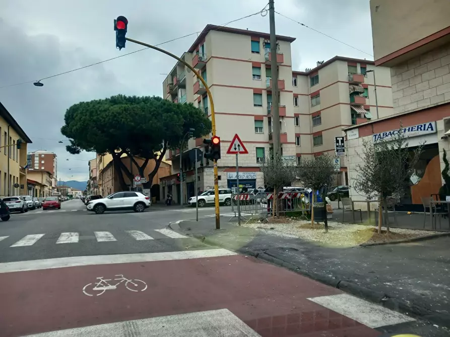 locale commerciale in vendita a Livorno