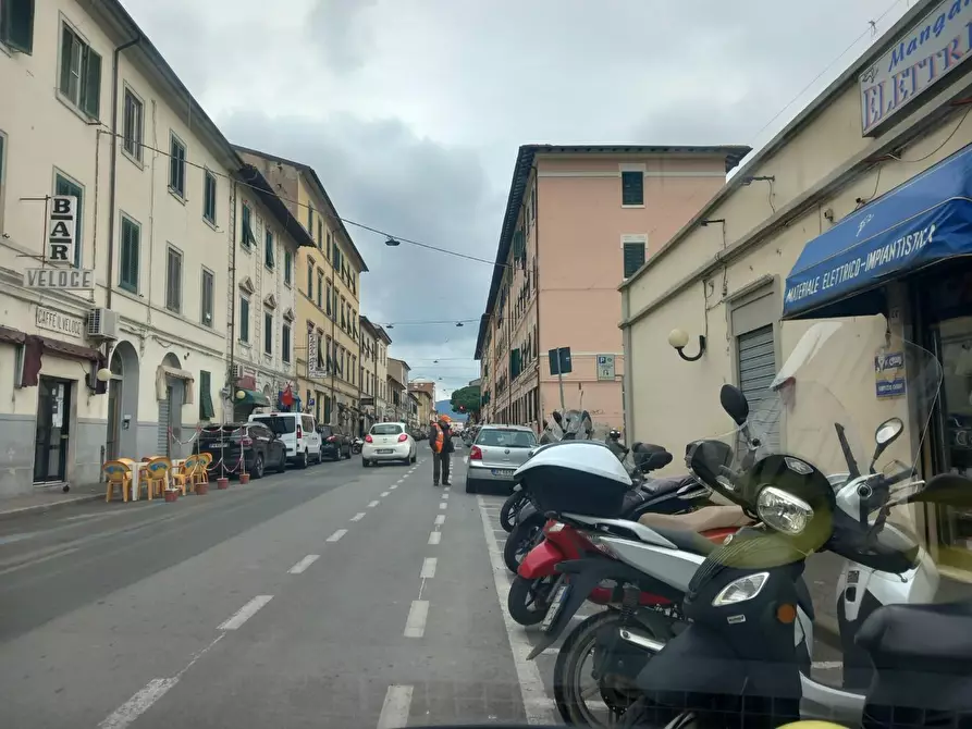 Immagine 2 di Locale commerciale in vendita  a Livorno