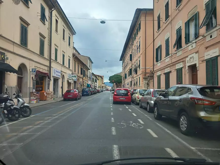 Immagine 3 di Locale commerciale in vendita  a Livorno