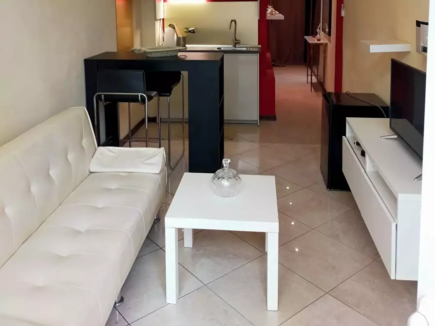 Immagine 9 di Locale commerciale in vendita  a Empoli