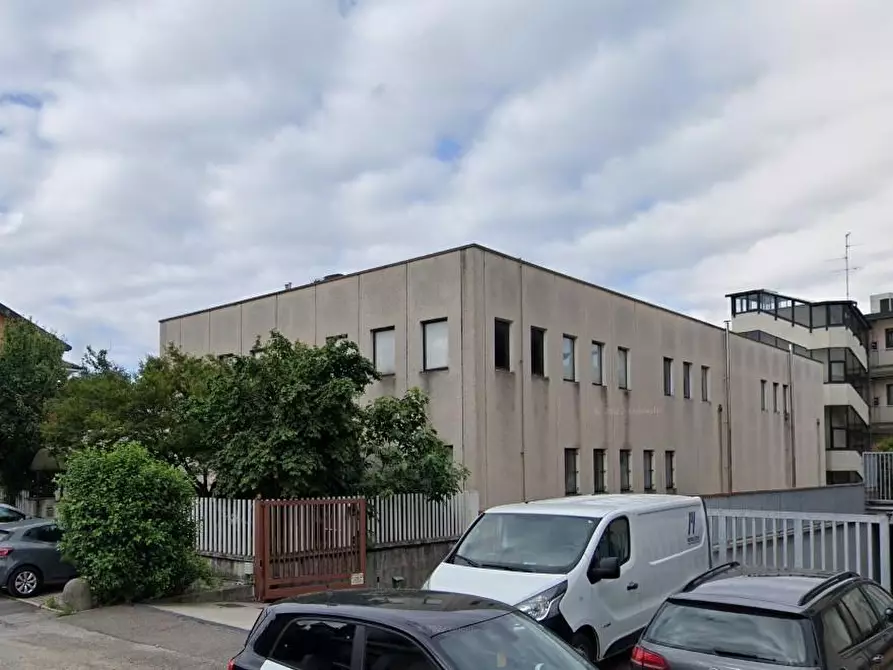 Immagine 3 di Negozio in vendita  a Paderno Dugnano