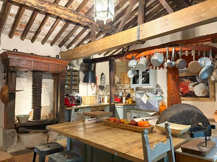 Immagine 5 di Rustico / casale in vendita  a Camaiore