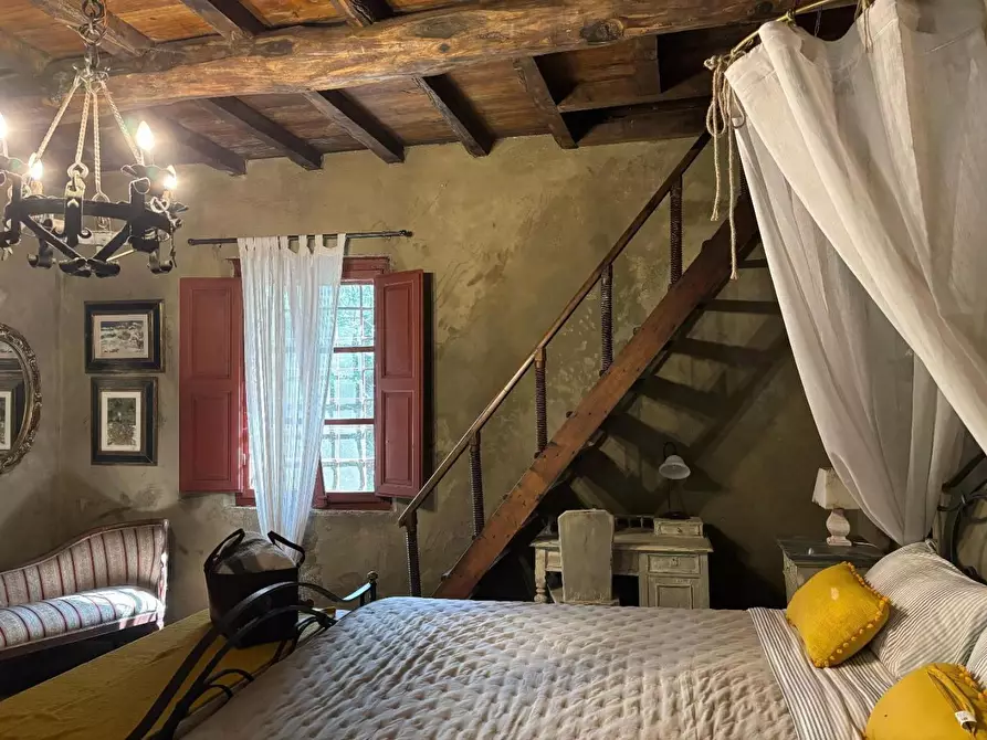 Immagine 18 di Rustico / casale in vendita  a Camaiore