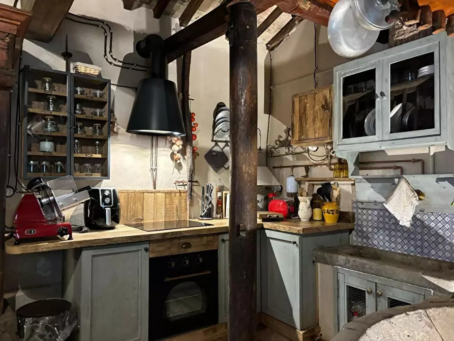 Immagine 4 di Rustico / casale in vendita  a Camaiore