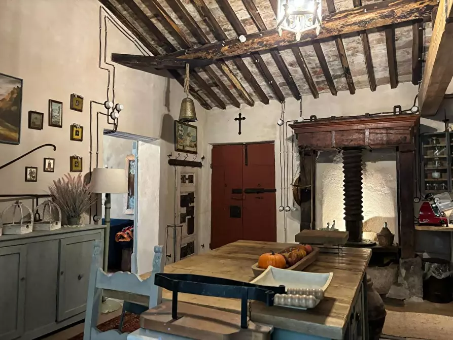 Immagine 7 di Rustico / casale in vendita  a Camaiore