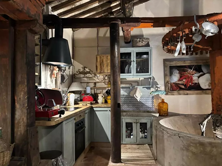 Immagine 21 di Rustico / casale in vendita  a Camaiore