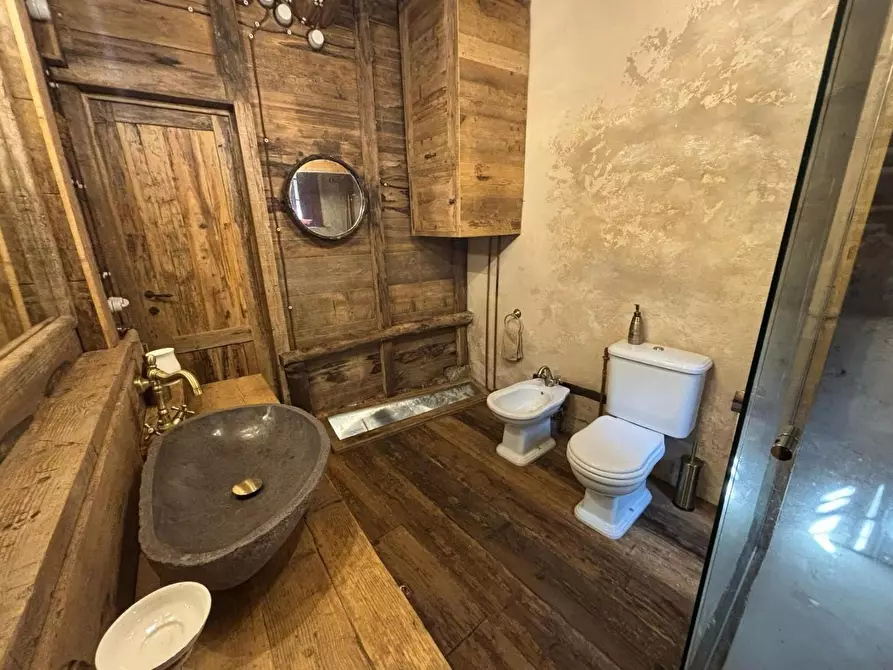 Immagine 22 di Rustico / casale in vendita  a Camaiore