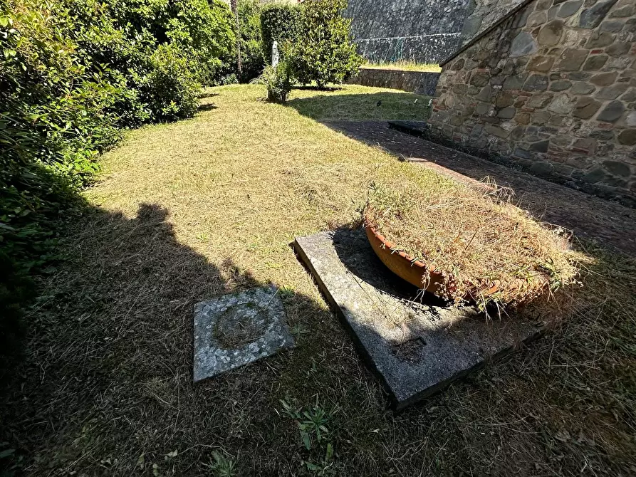 Immagine 26 di Rustico / casale in vendita  a Capannori