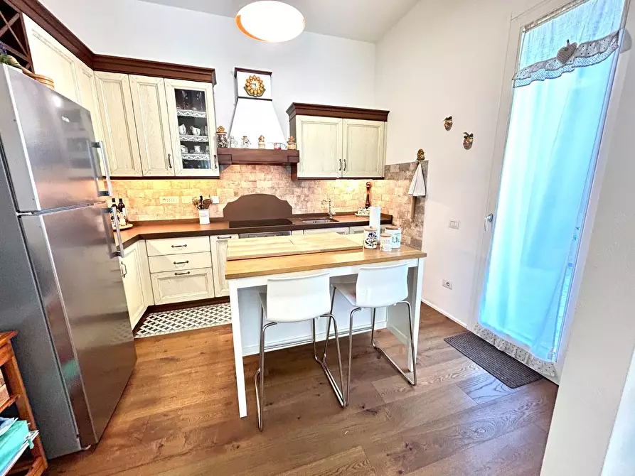 Immagine 2 di Villa in vendita  a Ponsacco