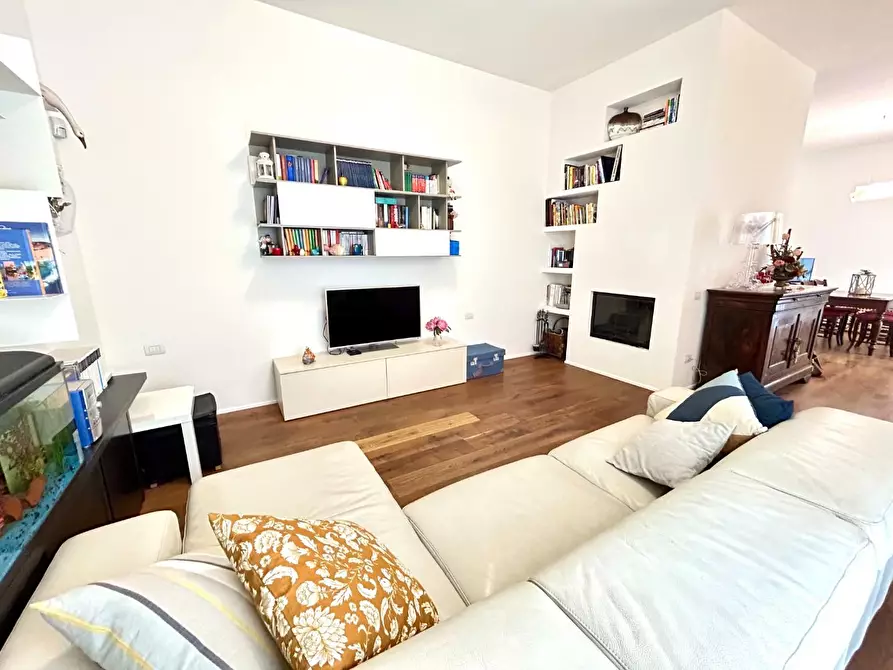 Immagine 4 di Villa in vendita  a Ponsacco