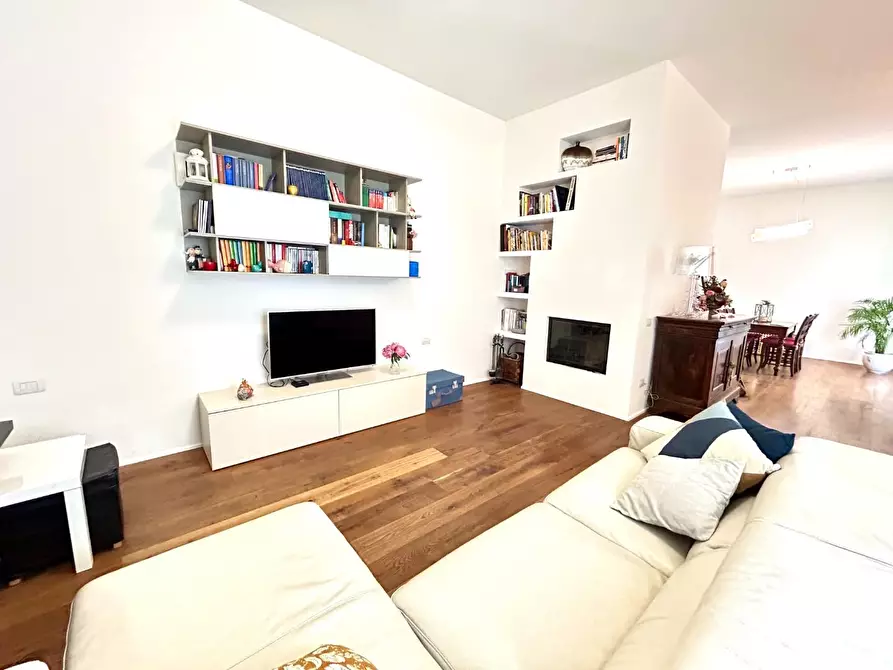 Immagine 1 di Villa in vendita  a Ponsacco