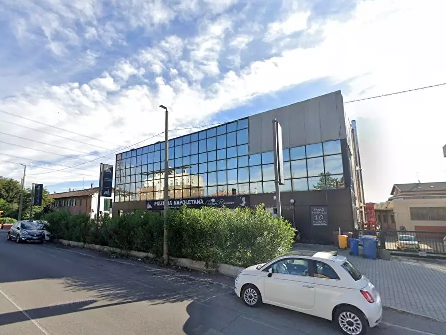 Immagine 2 di Negozio in vendita  a Paderno Dugnano