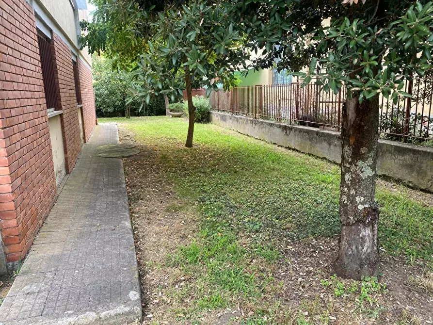 Immagine 18 di Villa in vendita  a Capraia E Limite