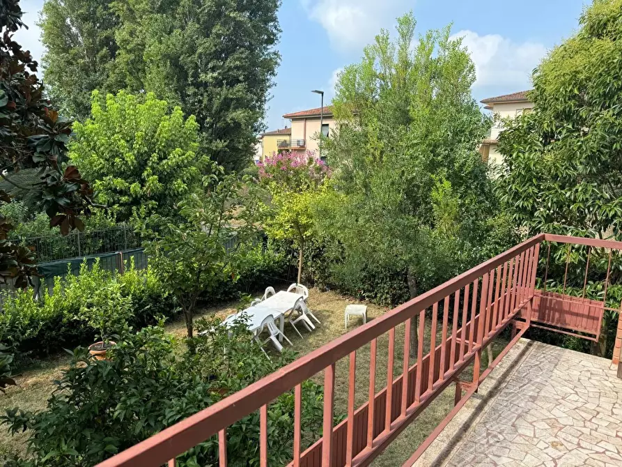 Immagine 17 di Villa in vendita  a Capraia E Limite