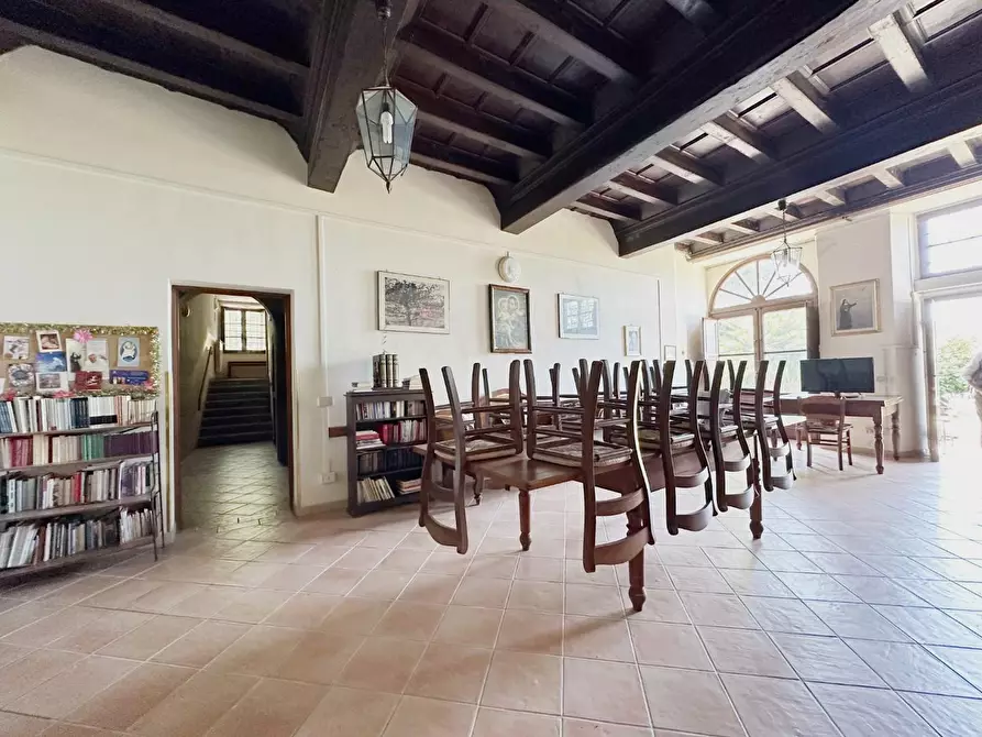 Immagine 4 di Villa in vendita  a Capannori