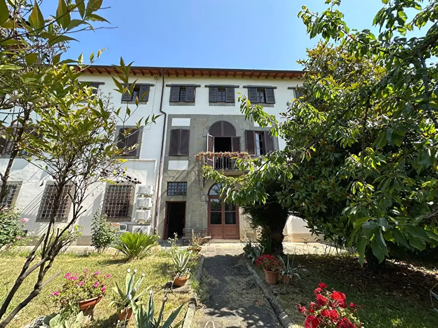 Immagine 1 di Villa in vendita  a Capannori