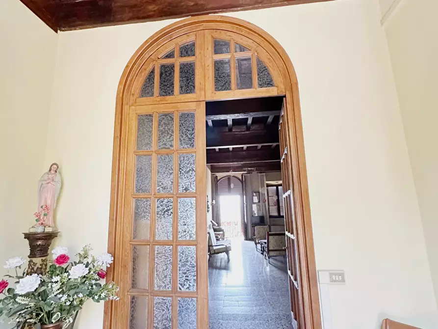 Immagine 9 di Villa in vendita  a Capannori