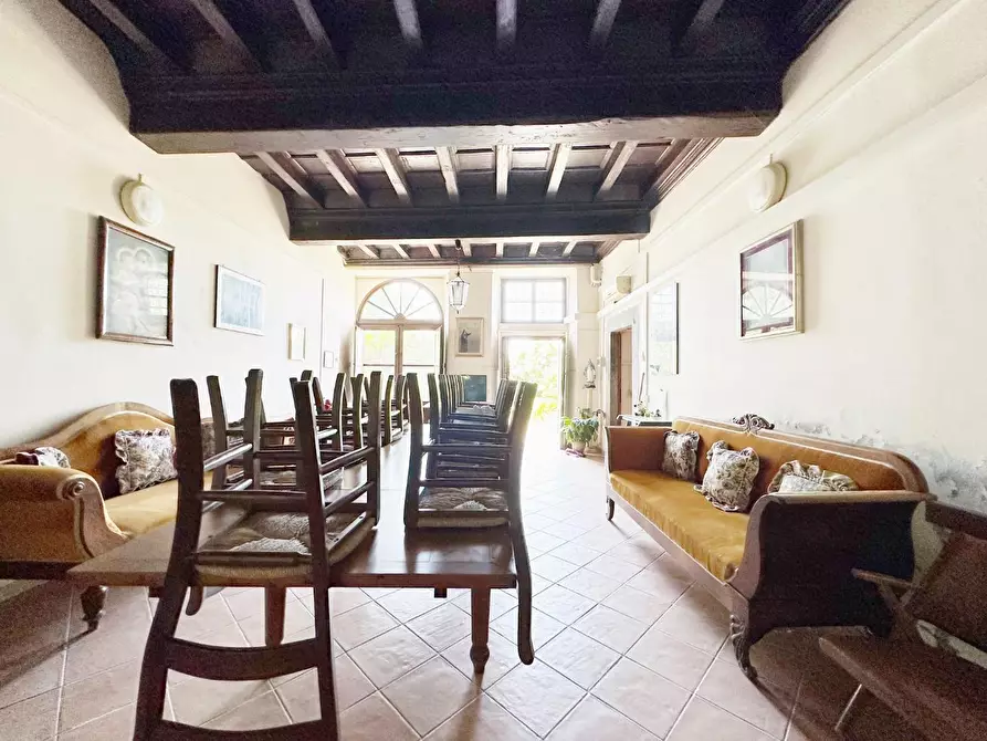 Immagine 5 di Villa in vendita  a Capannori