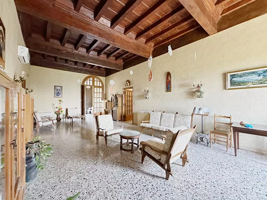 Immagine 3 di Villa in vendita  a Capannori