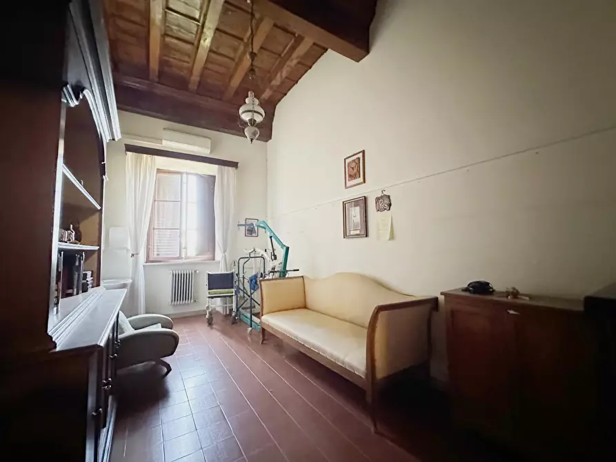 Immagine 11 di Villa in vendita  a Capannori