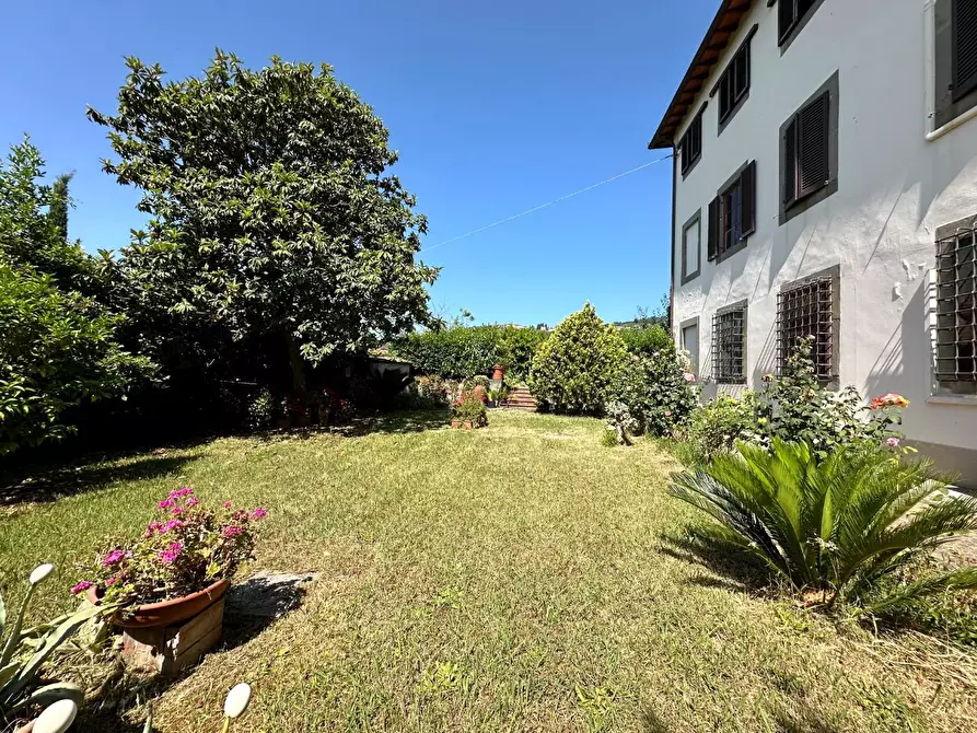 Immagine 30 di Villa in vendita  a Capannori