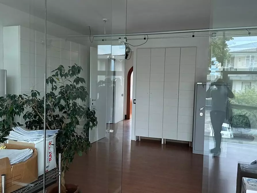 Immagine 2 di Ufficio in affitto  a Capraia E Limite