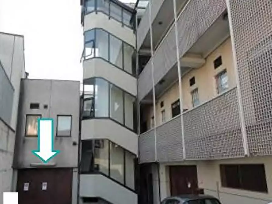 Immagine 1 di Magazzino in vendita  a Paderno Dugnano