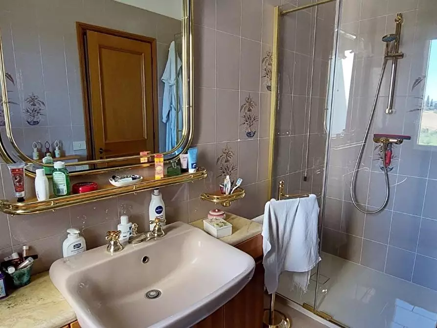 Immagine 9 di Appartamento in vendita  a Siena