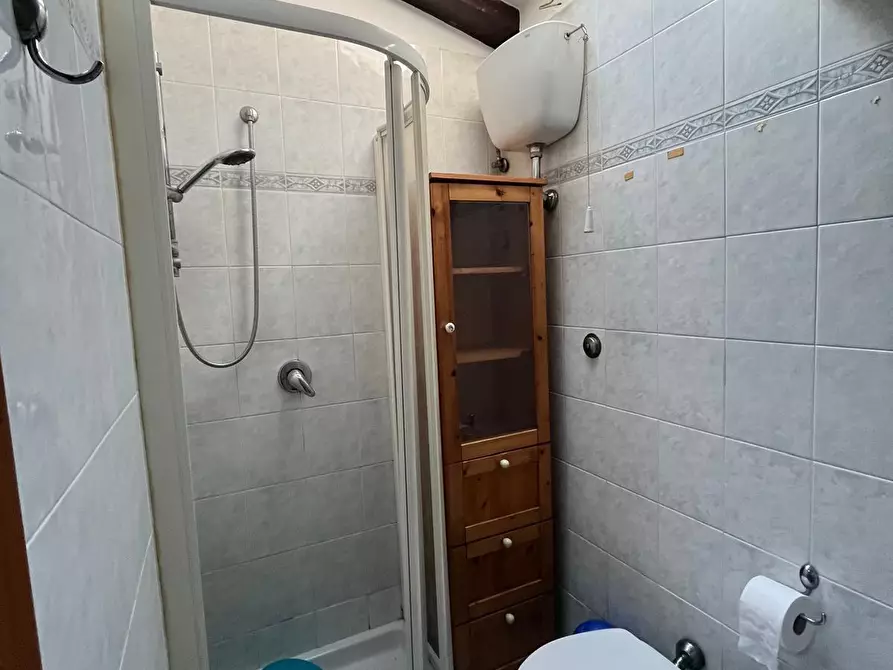 Immagine 11 di Appartamento in vendita  a Livorno